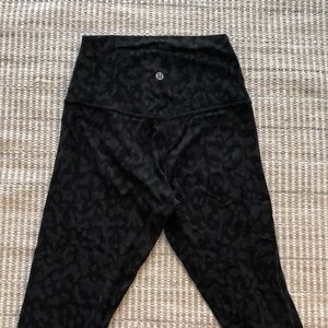 Lululemon Align Crop leggings 21” in Camo/coal
